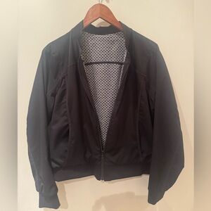 Lululemon reversible black/white jacket. 
No tags: a 10—12.🖤
Newly dry cleaned!